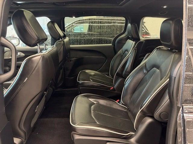 2024 Chrysler Pacifica Hybrid Premium S Appearance Pkg