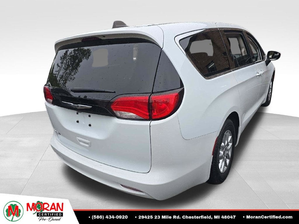 2023 Chrysler Voyager LX
