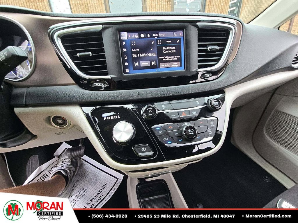 2023 Chrysler Voyager LX