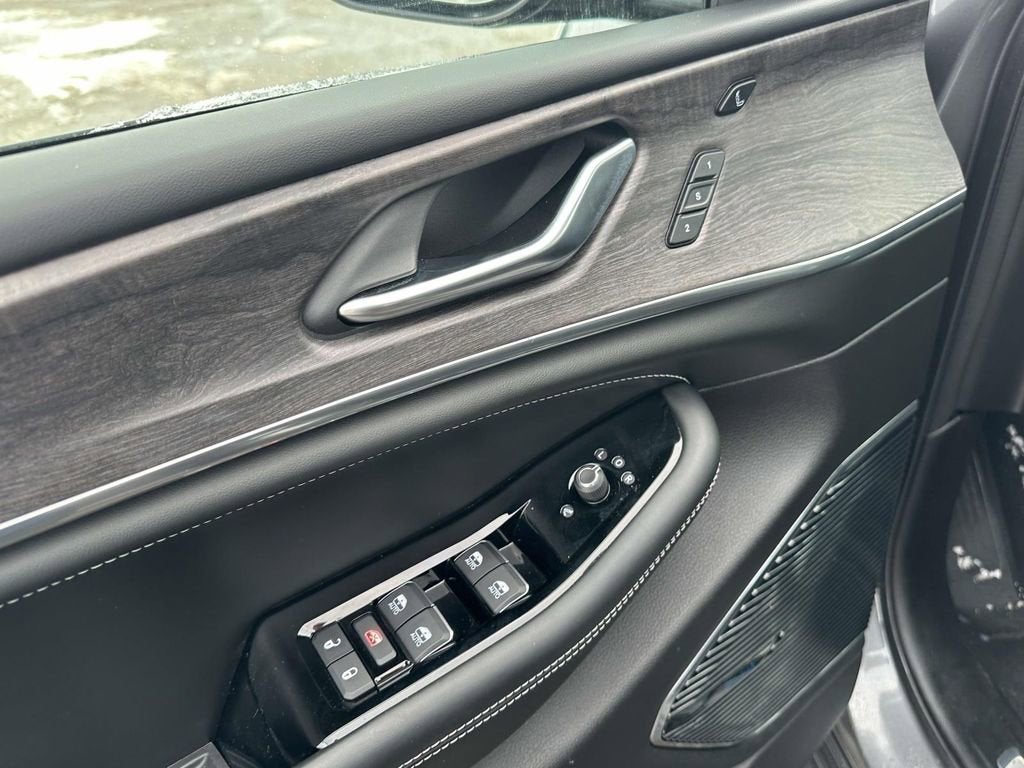 2022 Jeep Grand Cherokee 4xe Overland