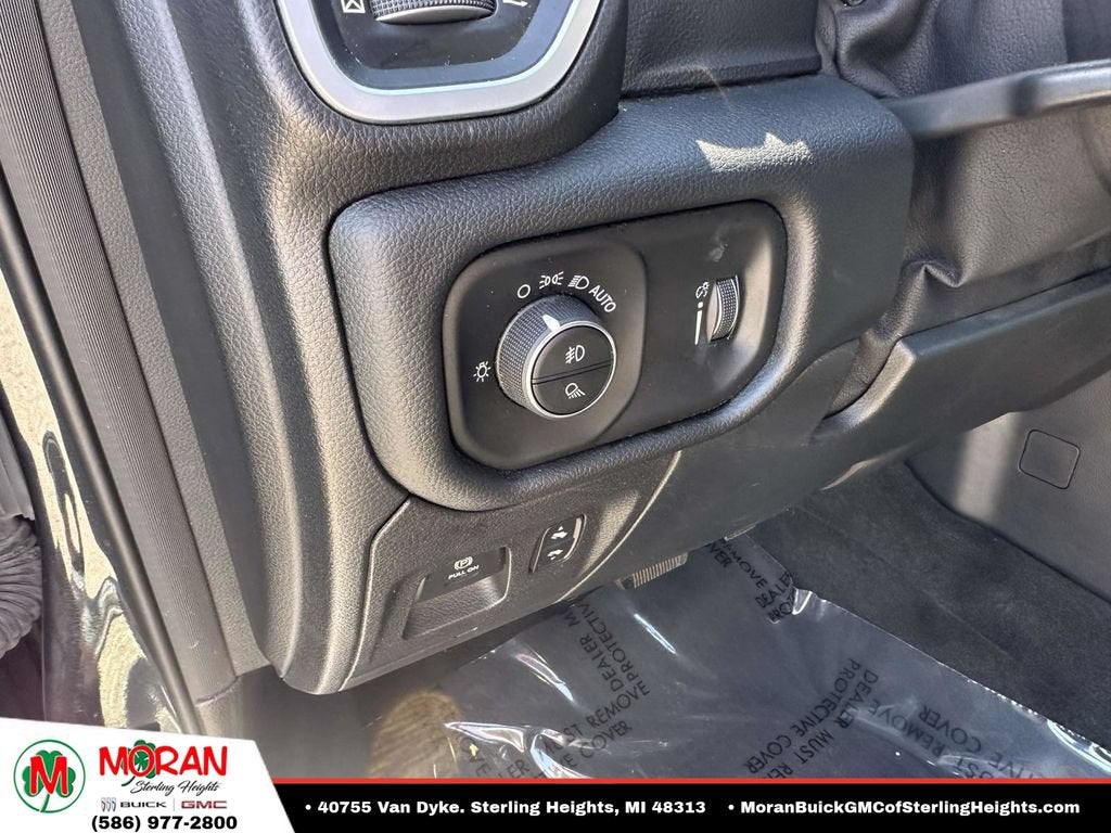 2021 RAM 1500 Big Horn Crew Cab 4x4 5'7" Box