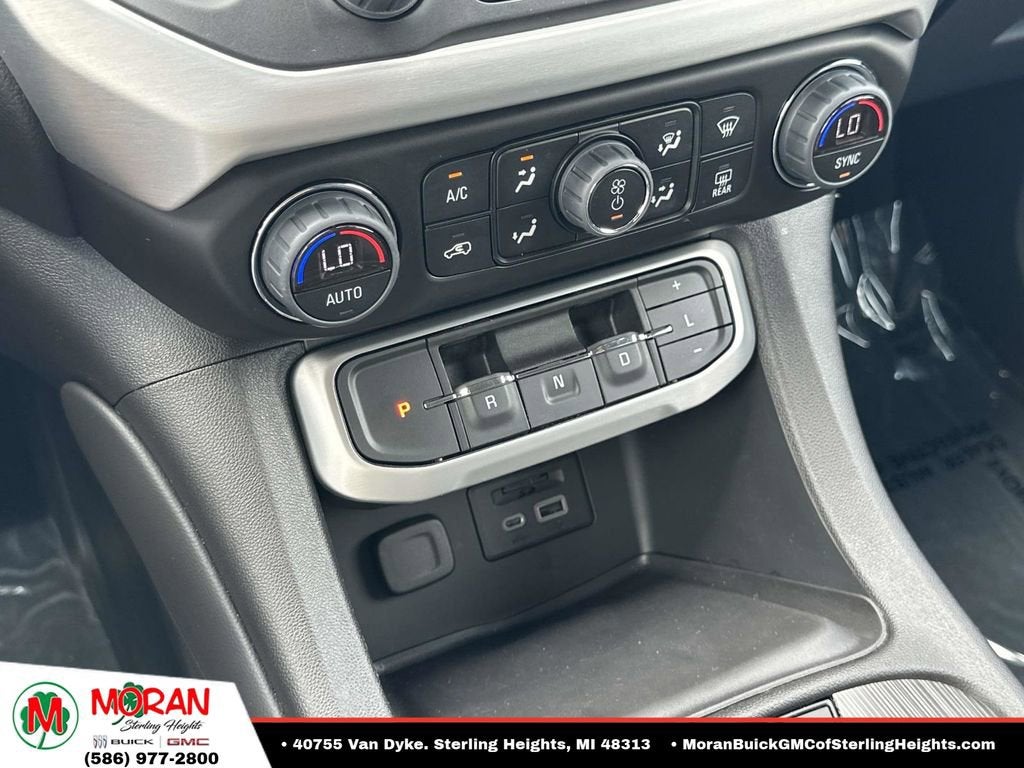 2023 GMC Acadia SLT