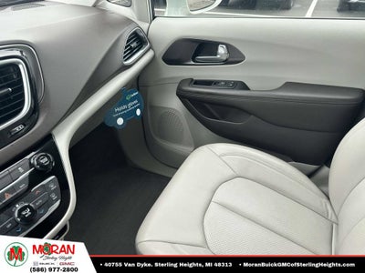 2017 Chrysler Pacifica Touring-L Plus